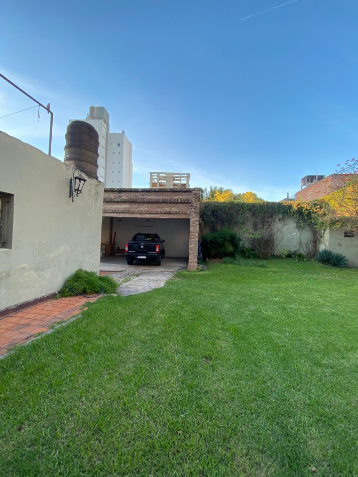 Santa Fe y Cervantes. INCREIBLE CASA EN VENTA