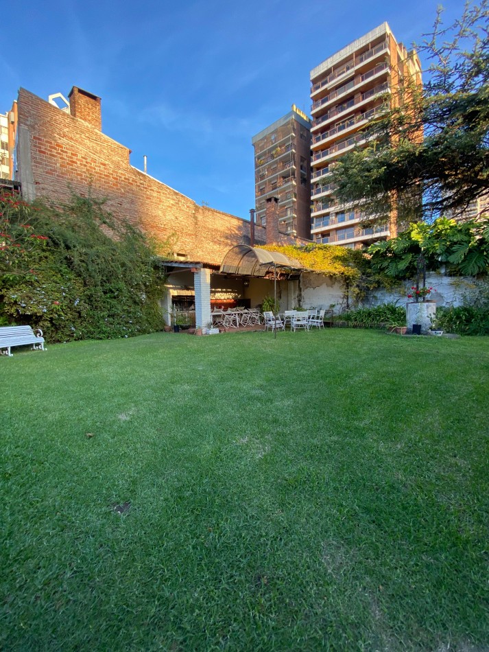 Santa Fe y Cervantes. INCREIBLE CASA EN VENTA