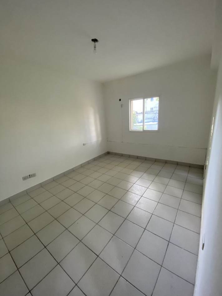 ¡Alquiler! Urquiza y Peron. Planta alta 2 dormitorios