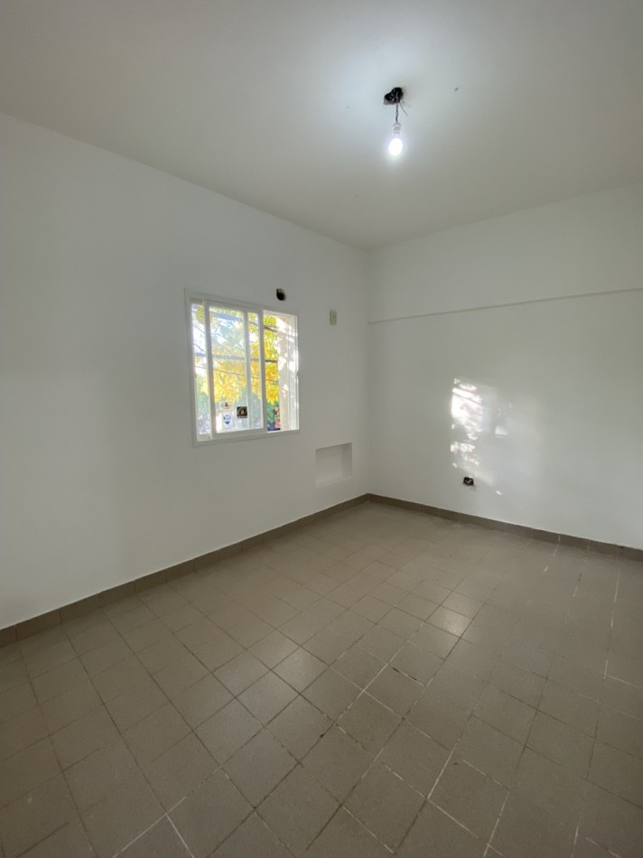 ¡Alquiler! Urquiza y Peron. Planta alta 2 dormitorios