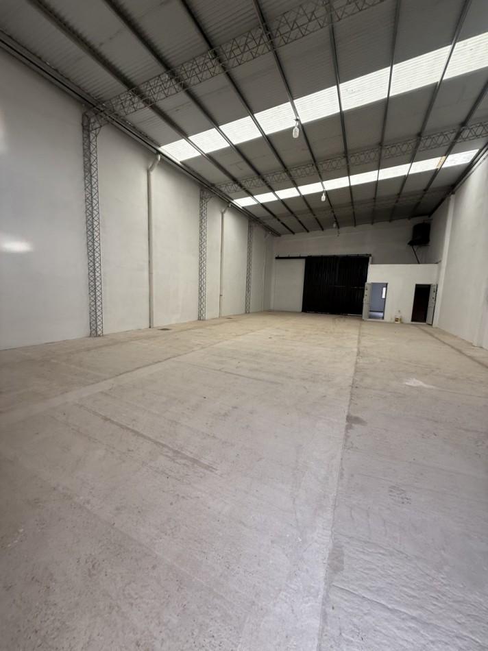 Galpon zona Santos Dominguez y Artigas 