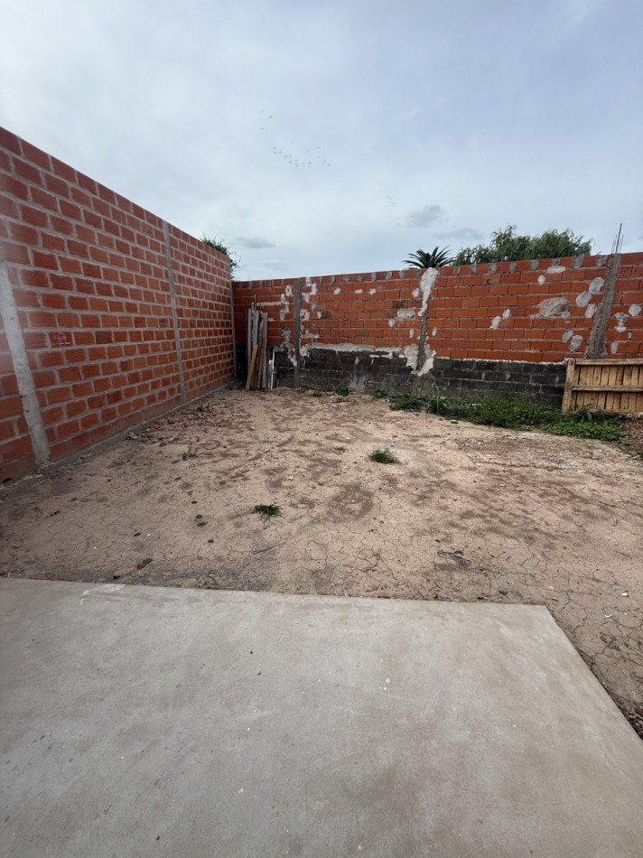 Galpon zona Santos Dominguez y Artigas 